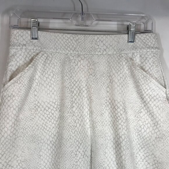 PETER MILLAR - WOMEN'S SMALL - WHITE & GRAY POLYESTER BLEND UPF 50+ SKORT/SKIRT - Picture 2 of 8